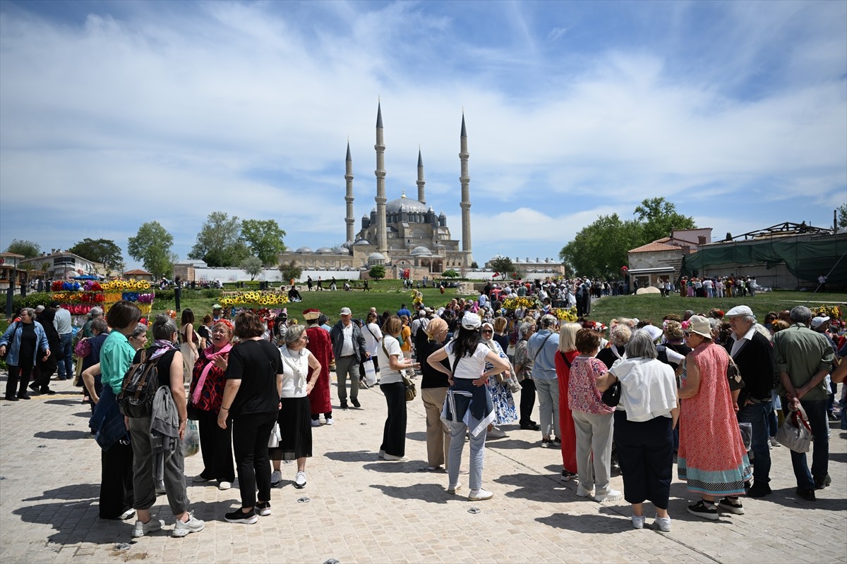 Baharın gelişini simgeleyen Kakava-Hıdırellez Şenlikleri, Edirne'de renkli görüntülere sahne...