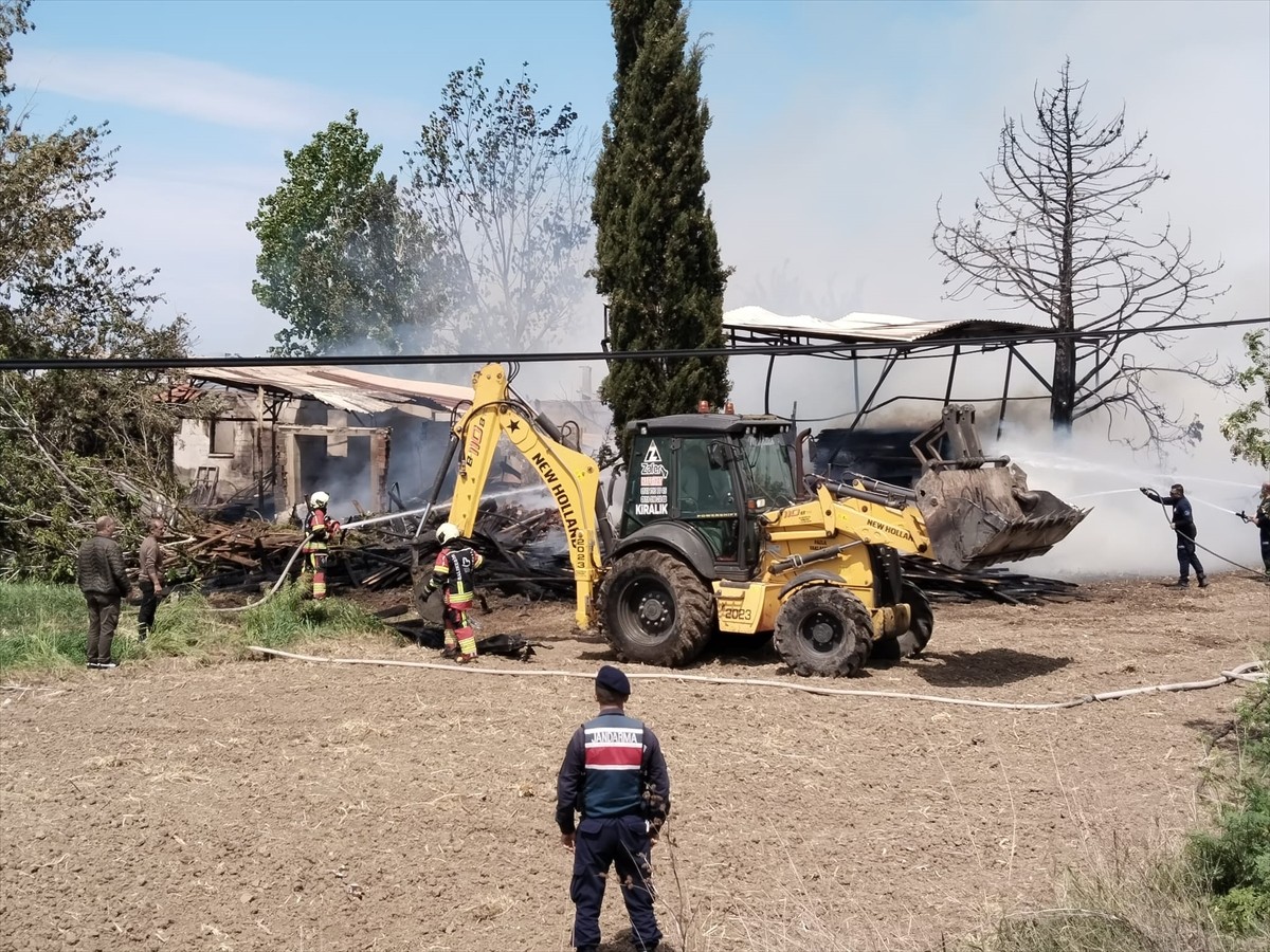 Balıkesir'in Ayvalık ilçesinde, kereste deposunda çıkan yangın, itfaiye ekiplerince...