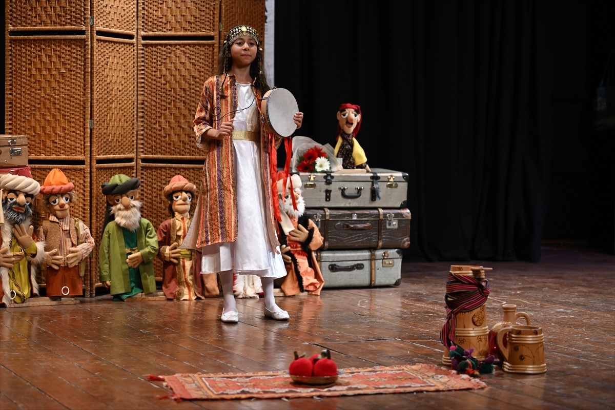 Başkentte, "Sözle Yaşayan Miras: Masal ve Meddah Şenliği ve Yarışması" düzenlendi. İçişleri...