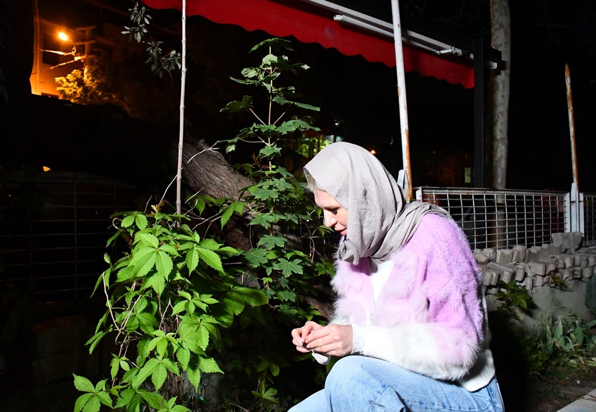 Bilecik'te Hıdırellez geleneğini sürdüren vatandaşlar, Kırklar Tepesi'ndeki Kırklar Camisi'nde...