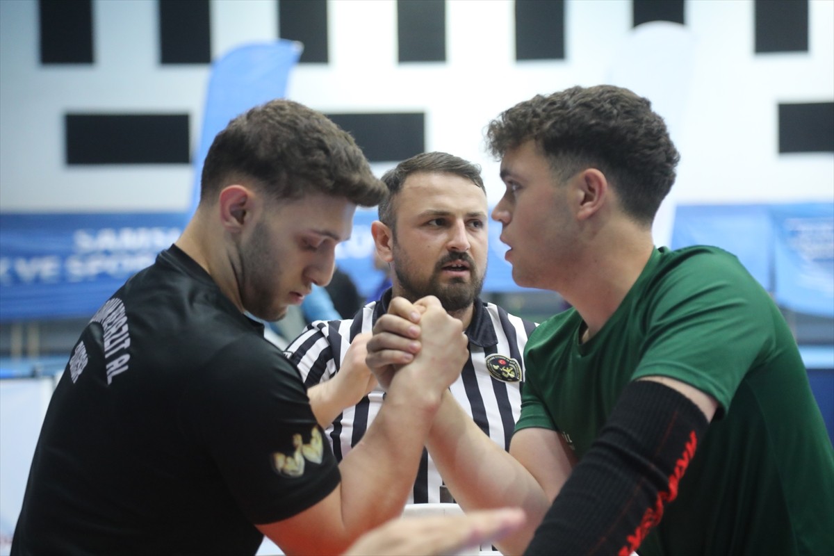 Bilek Güreşi Gençler A Türkiye Birinciliği müsabakaları Samsun'da sona erdi. Okul Sporları...