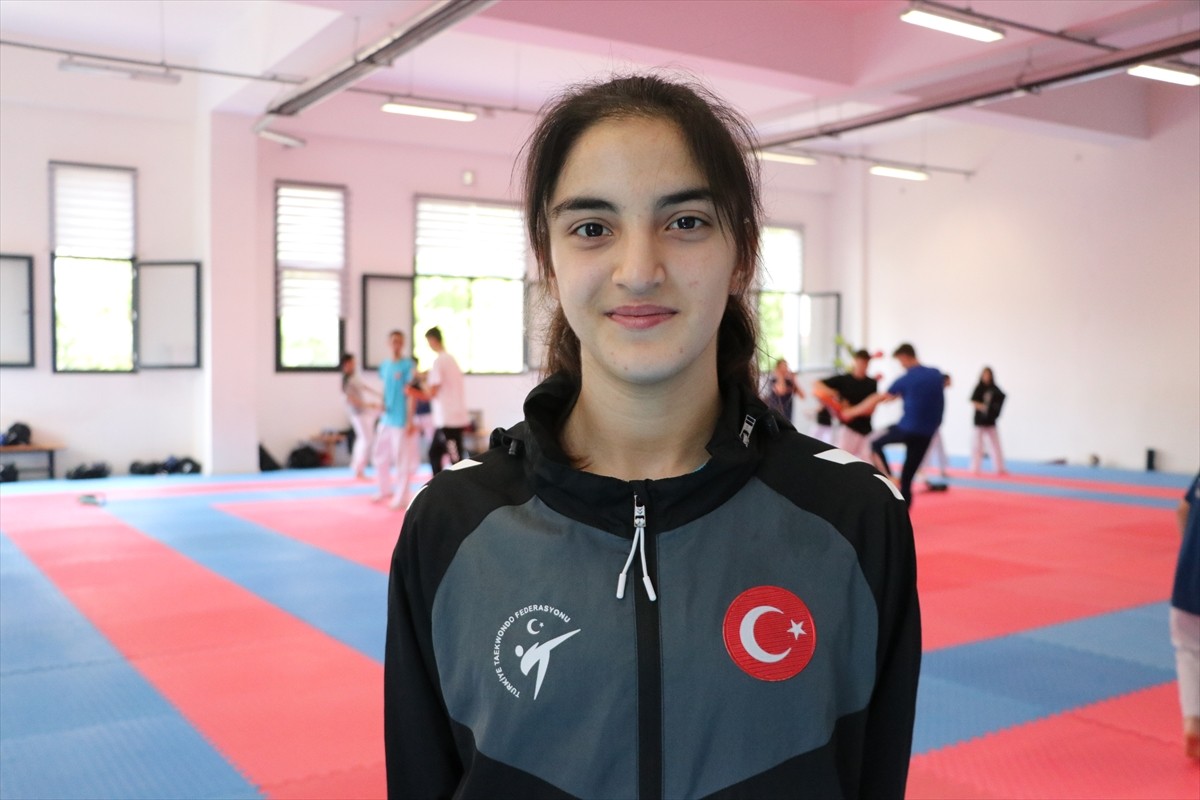 Birleşik Arap Emirlikleri'nde düzenlenen Dünya Yıldızlar Tekvando Şampiyonası'nda üçüncü olan...