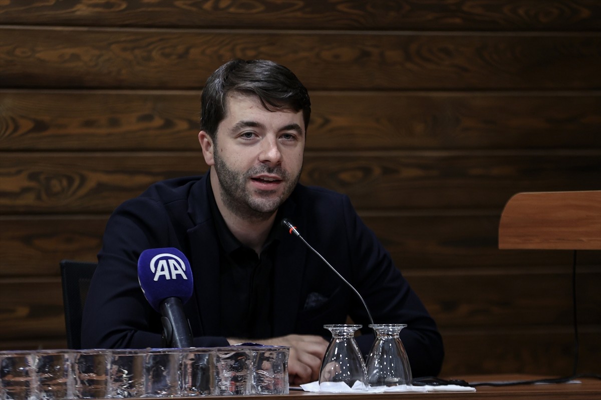 Birlik Vakfı Bursa Şubesinde Gençlik ve Spor Bakanlığı Gençlik Hizmetleri Genel Müdürü Dr. Enes...