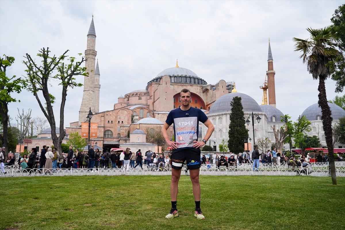 Bosna Hersekli sporcu Faruk Suljovic, 3 çocuk annesi kanser hastası Anelije Smajic'in tedavisine...