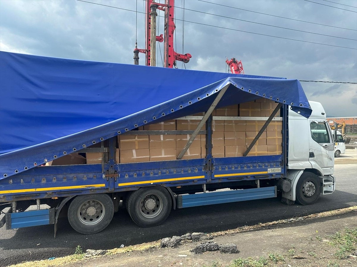 Bursa'da düzenlenen kaçakçılık operasyonlarında 2 şüpheli gözaltına alındı. Şüphe üzerine...