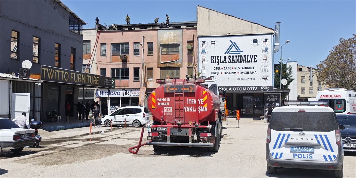 Bursa'nın İnegöl ilçesinde faaliyet gösteren mobilya imalathanesinde çıkan yangın itfaiye...