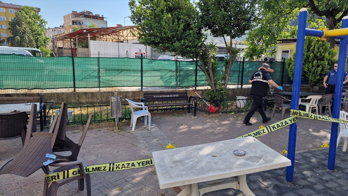 Bursa'nın Orhangazi ilçesinde iki şoför arasında çıkan silahlı kavgada 1 kişi yaralandı.