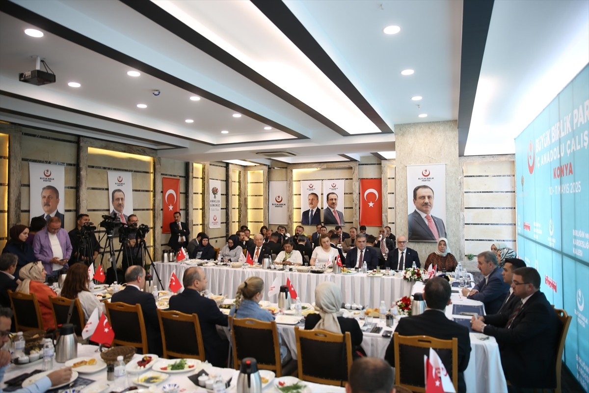 Büyük Birlik Partisi (BBP) Genel Başkanı Mustafa Destici (ortada), İç Anadolu Bölge Çalıştayı...