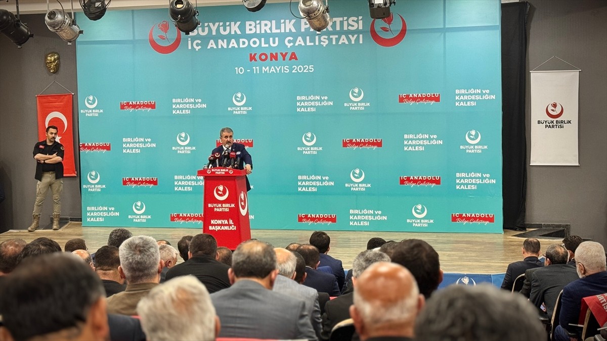Büyük Birlik Partisi (BBP) Genel Başkanı Mustafa Destici,  partisinin Konya Esnaf ve Sanatkarlar...