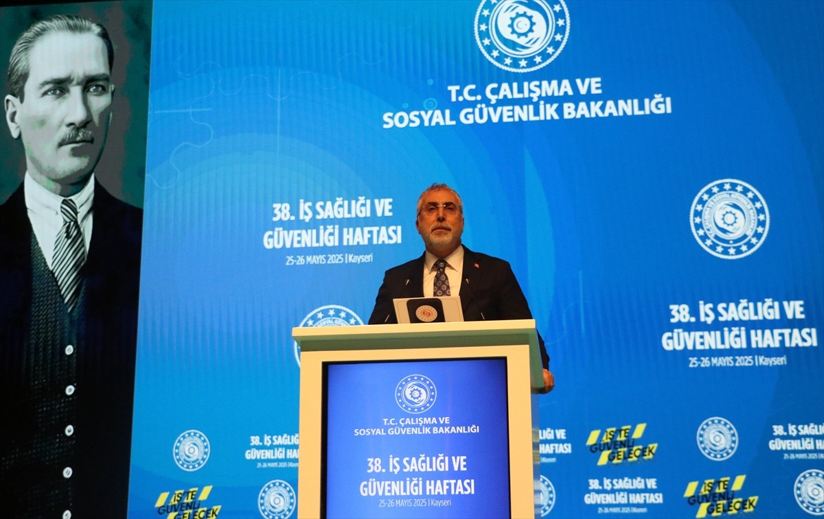 Çalışma ve Sosyal Güvenlik Bakanı Vedat Işıkhan, çeşitli programlara katılmak için geldiği...