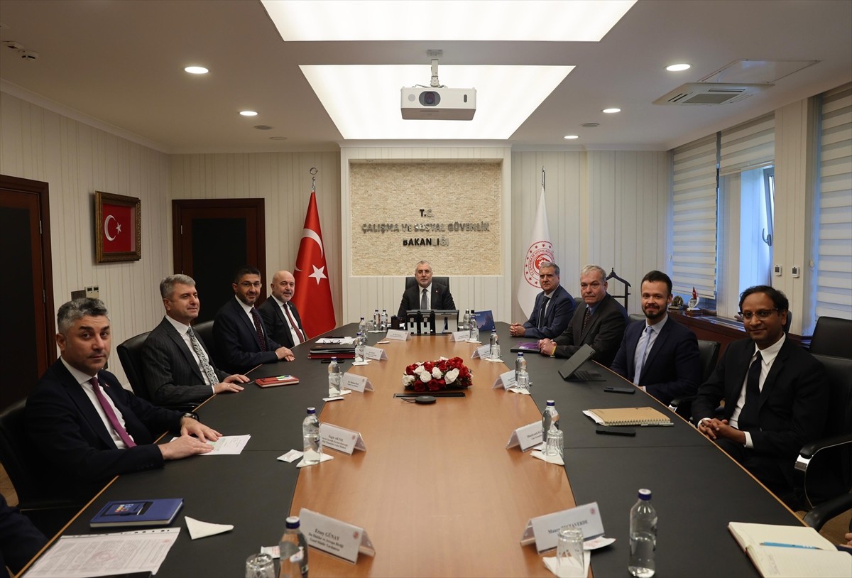 Çalışma ve Sosyal Güvenlik Bakanı Vedat Işıkhan, Dünya Bankası Türkiye Direktörü Humberto Lopez ve...