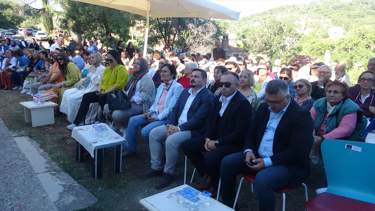 Çanakkale'nin Ayvacık ilçesi Küçükkuyu beldesinde Kaz Dağları'nın eteklerindeki Adatepe köyünde...