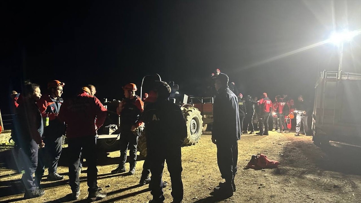 Çanakkale'nin Ayvacık ilçesine bağlı Küçükkuyu beldesinde doğa yürüyüşünde kaybolan ve cansız...