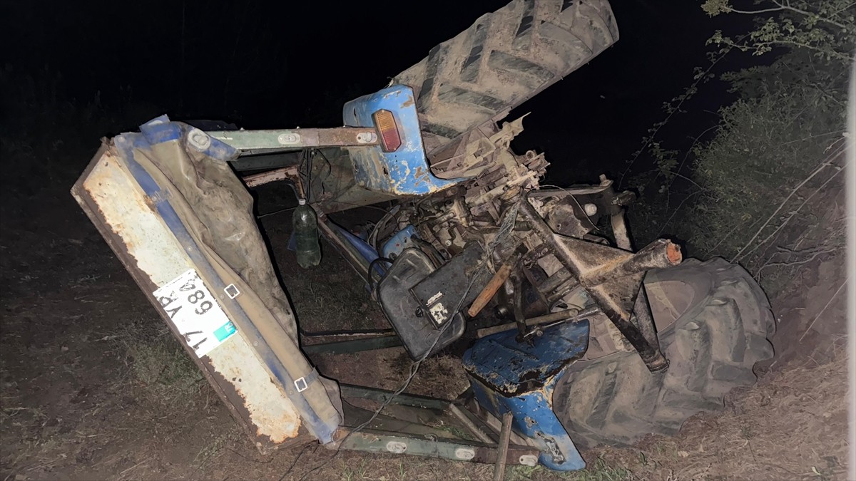 Çanakkale'nin Yenice ilçesinde devrilen traktörün altında kalan yaşlı adam hayatını...