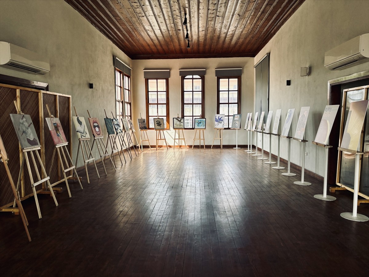 Çankırı Karatekin Üniversitesi (ÇAKÜ) öğrencileri aralarında 8,5 milyon yıllık fosillerin de...