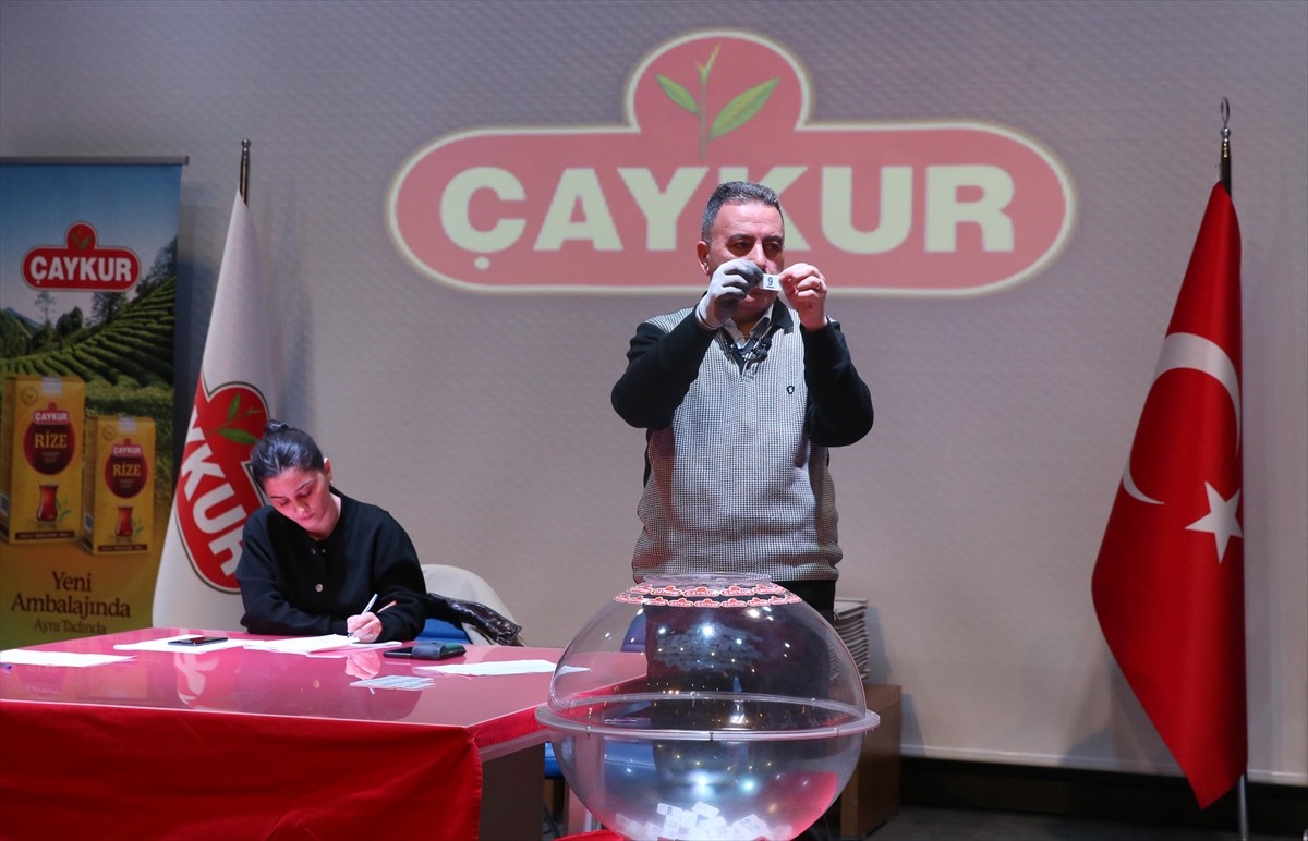 Çay İşletmeleri Genel Müdürlüğünün (ÇAYKUR) Rize, Trabzon, Artvin ve Giresun'daki fabrikalarında...