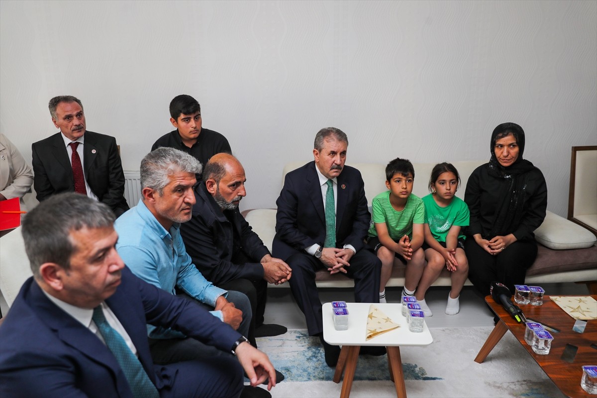 Çeşitli temaslarda bulunmak üzere Diyarbakır'a gelen BBP Genel Başkanı Mustafa Destici, 7 Mayıs'ta...