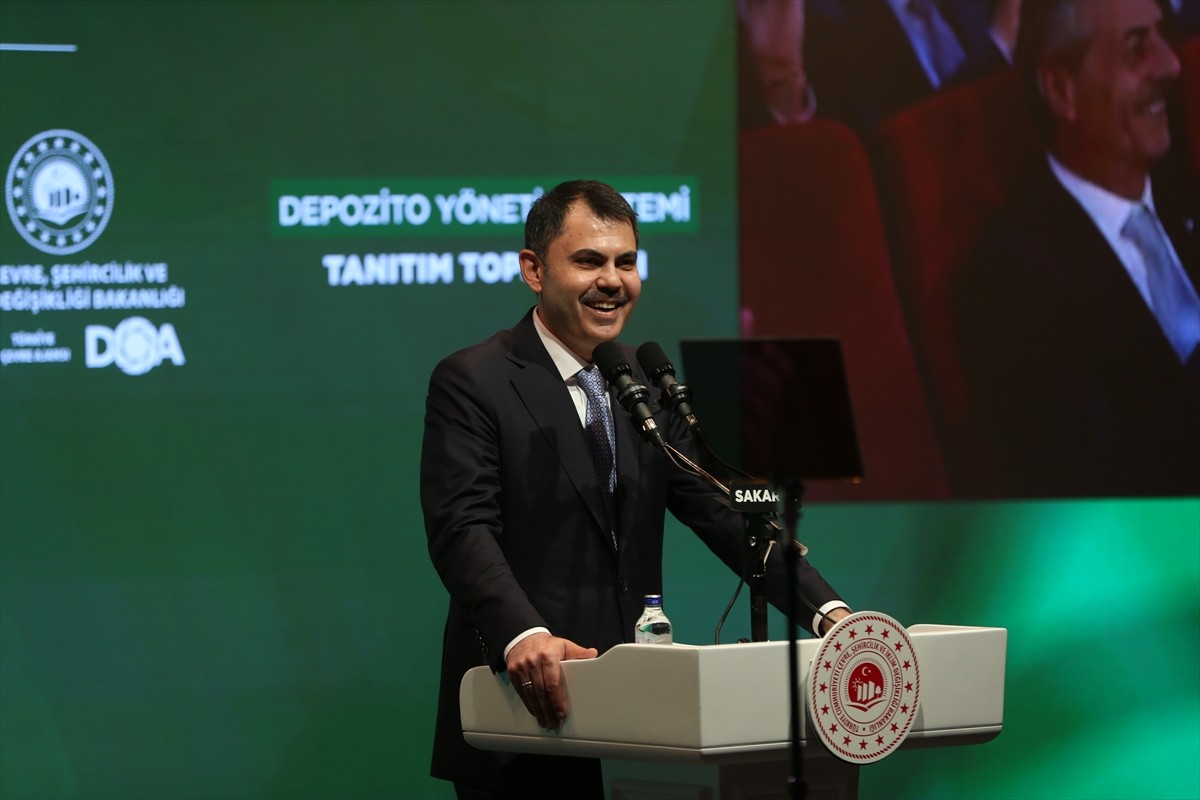 Çevre, Şehircilik ve İklim Değişikliği Bakanı Murat Kurum, Sakarya'da Orhangazi Kültür Merkezi'nde...