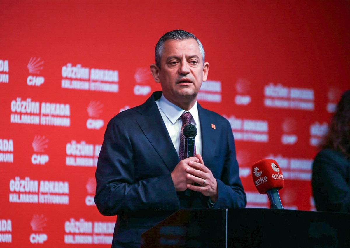 CHP Genel Başkanı Özgür Özel, partisinin Engelliler Haftası dolayısıyla Aydın'ın Kuşadası...