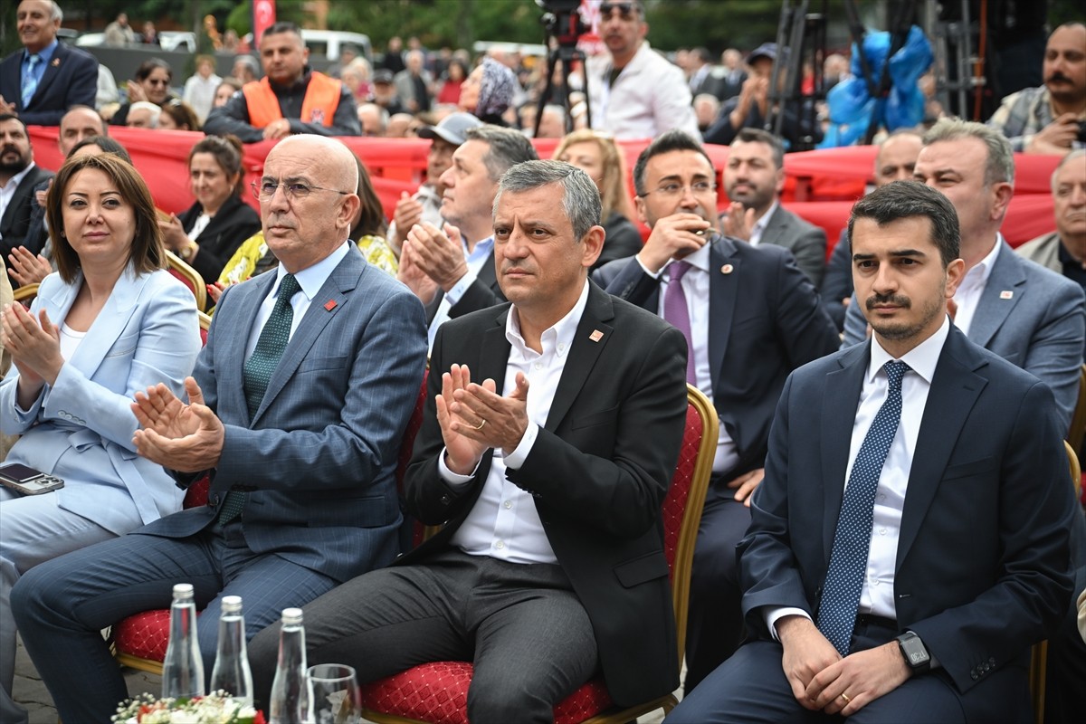 CHP Genel Başkanı Özgür Özel (sağ 2), Çankaya Belediyesince Çukurambar Mahallesi'nde hizmete...