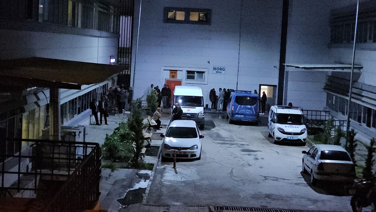 Çorum'da bir un fabrikasında meydana gelen patlamada ağır yaralanan işçi, tedavi gördüğü hastanede...