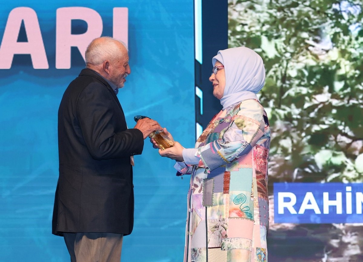 Cumhurbaşkanı Recep Tayyip Erdoğan'ın eşi Emine Erdoğan, "Orman Dedesi" olarak anılan Rahim...