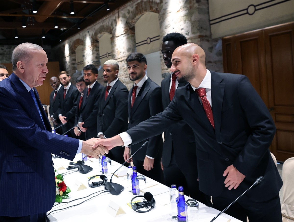 Cumhurbaşkanı Recep Tayyip Erdoğan, Galatasaray futbol takımı oyuncularını ve teknik heyeti...