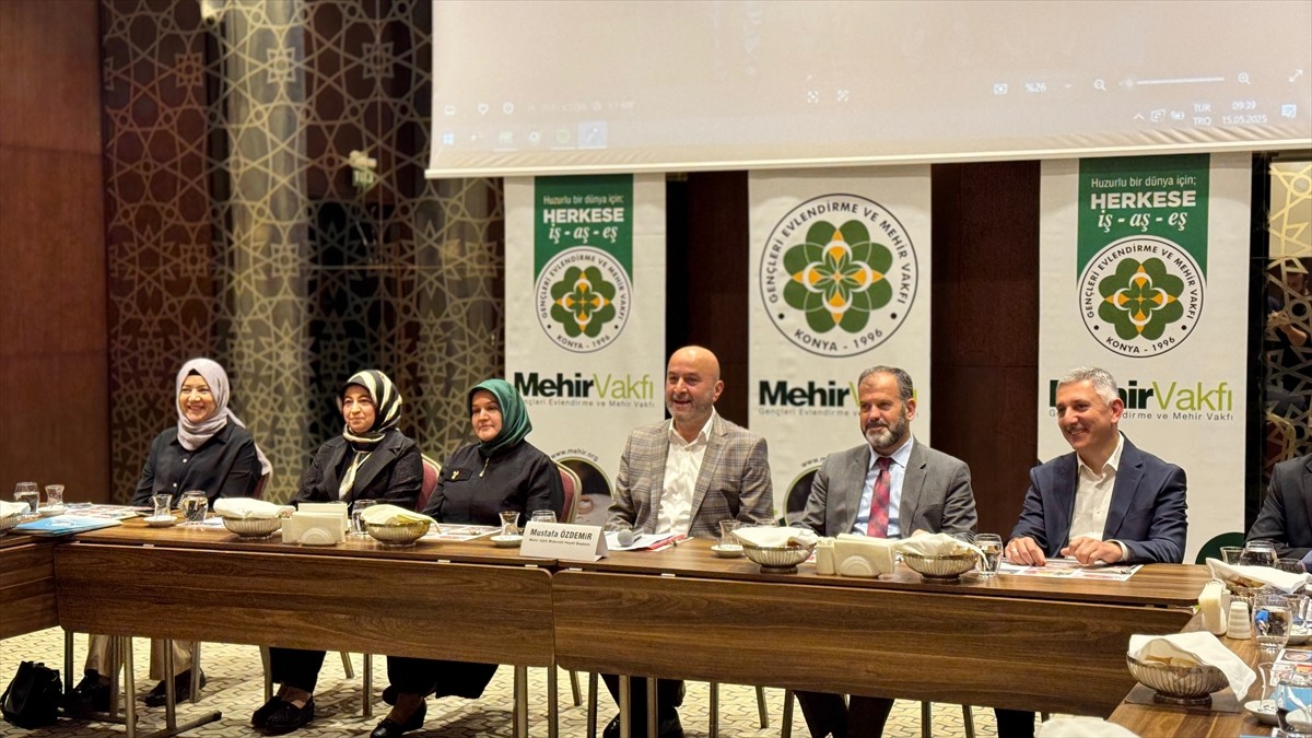 Cumhurbaşkanı Recep Tayyip Erdoğan tarafından Yılın Vakfı Ödülü verilen Mehir Vakfı Mütevelli...