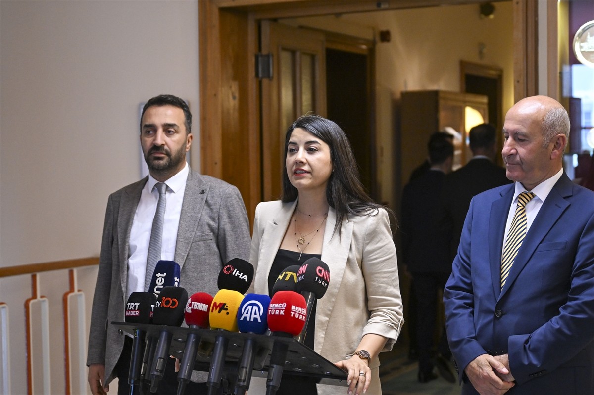 DEM Parti, 28. Yasama Dönemi'nin ikinci devresi TBMM Başkanı seçimi için Diyarbakır Milletvekili...