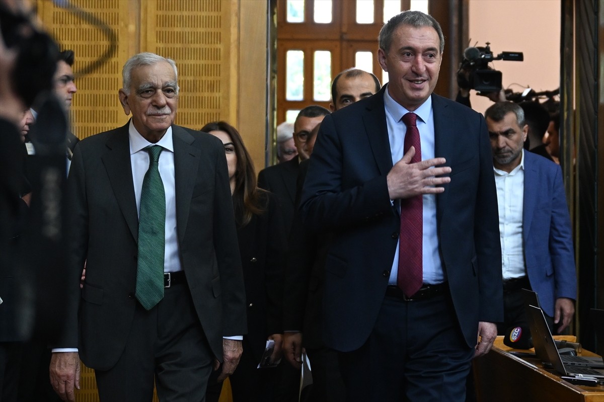 DEM Parti Eş Genel Başkanı Tuncer Bakırhan (sağda), partisinin TBMM Grup Toplantısı'na katıldı....