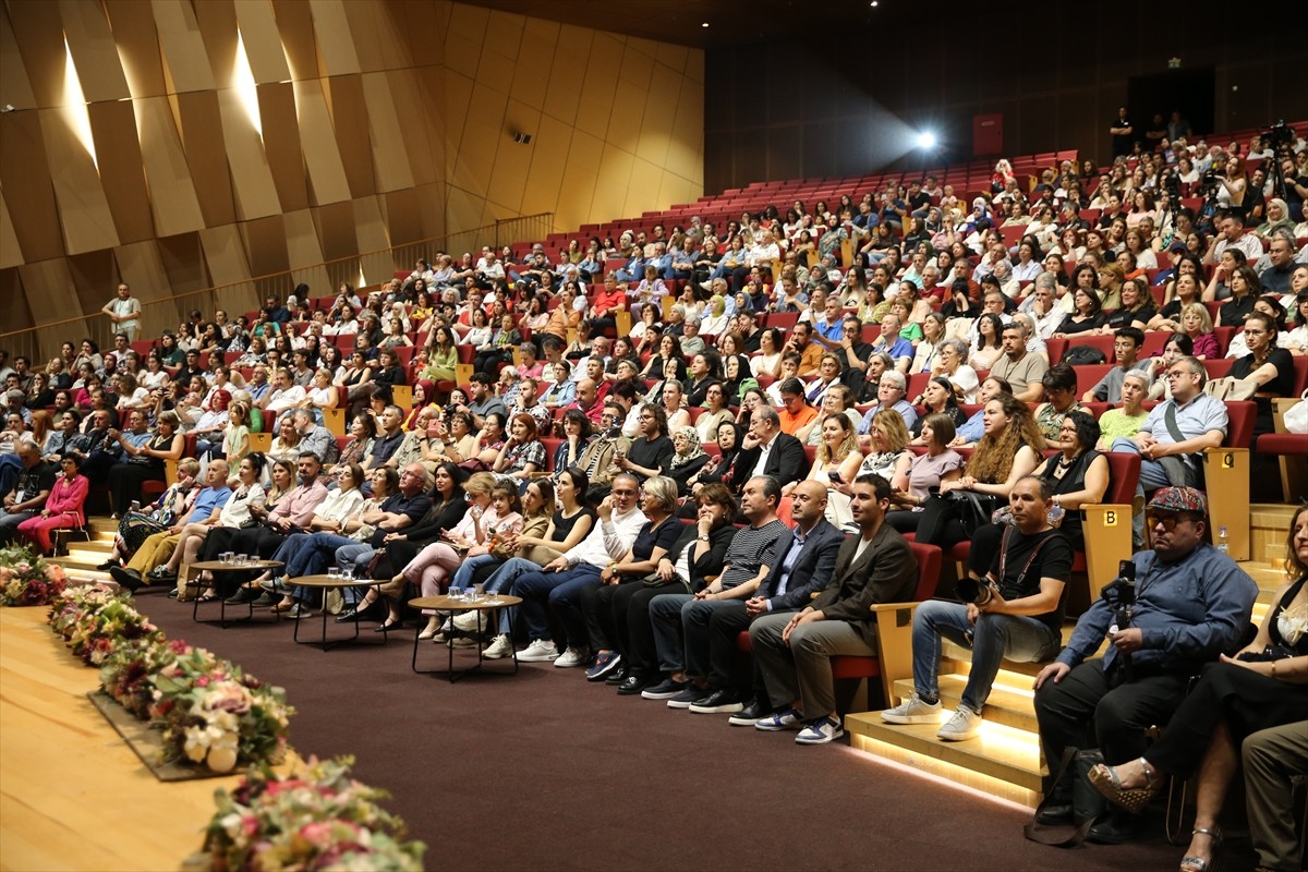 Denizli'de 8 Mayıs'ta başlayan 8. Uluslararası Cam Bienali'nde giyilebilir cam eserler defileyle...