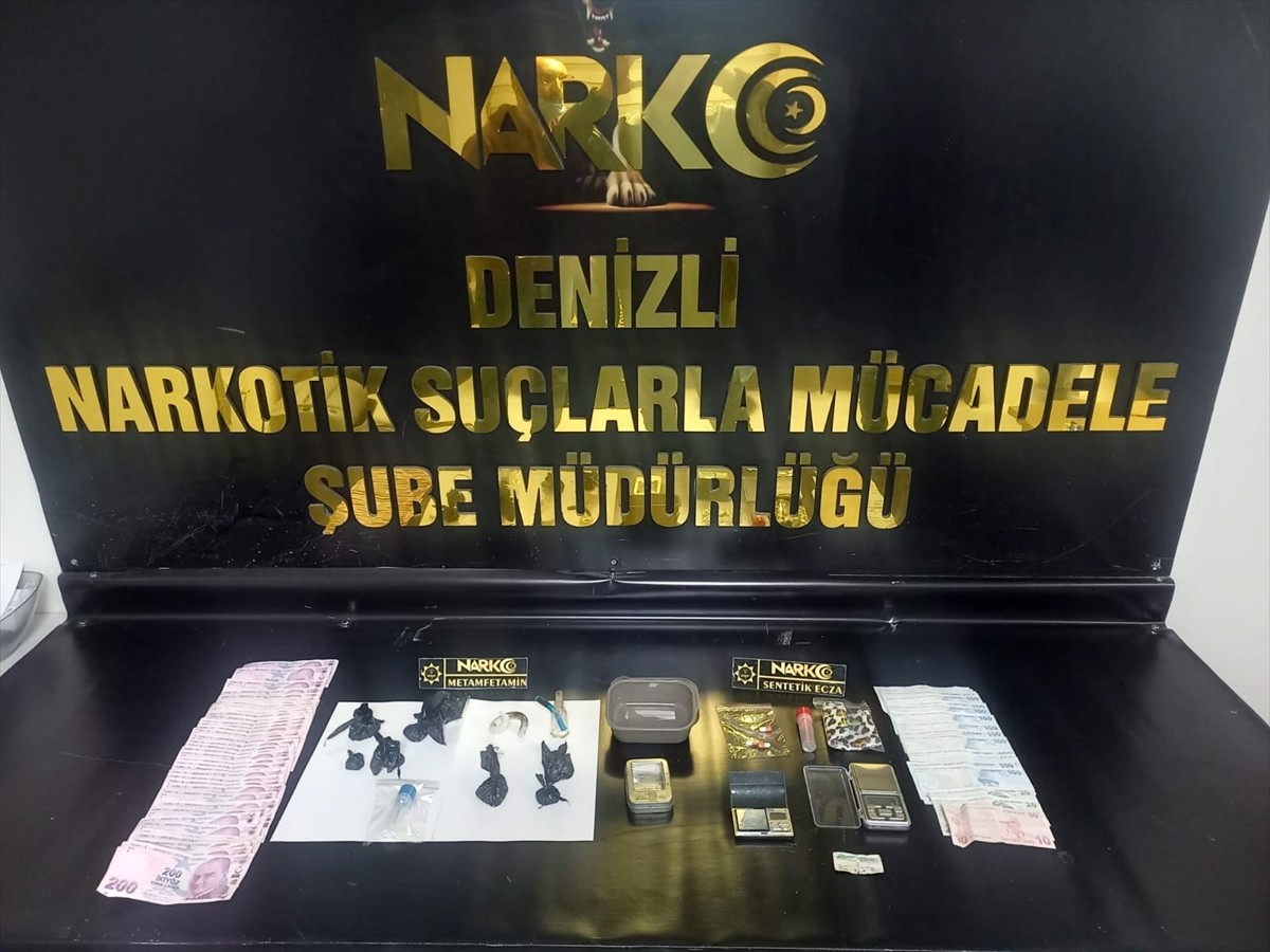 Denizli merkezli 4 ilde uyuşturucu ticareti yapanlara yönelik operasyonda gözaltına alınan 22...