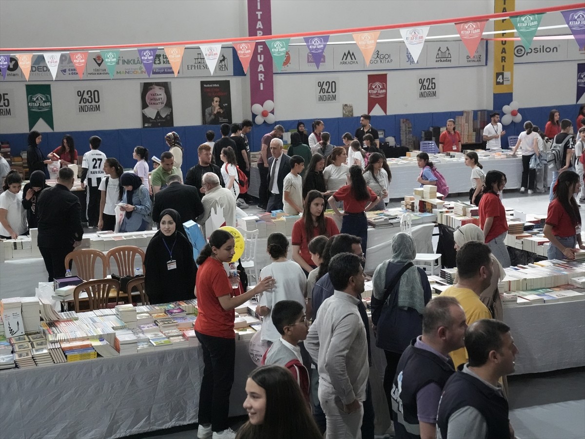 Diyarbakır'da Çermik Spor Salonu'nda Kaymakamlık ve Belediye tarafından düzenlenen "5. Çermik...