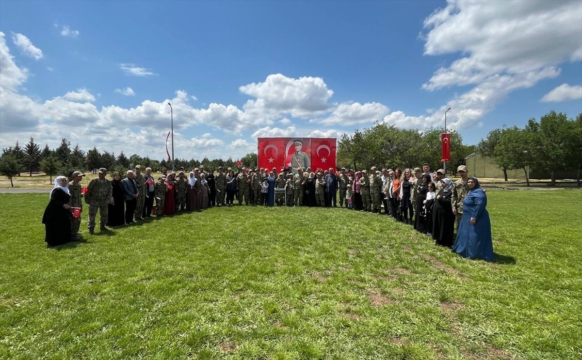 Diyarbakır'da temsili askerlik uygulaması kapsamında 30 engelli öğrenci, Orgeneral Fazıl Bilge...