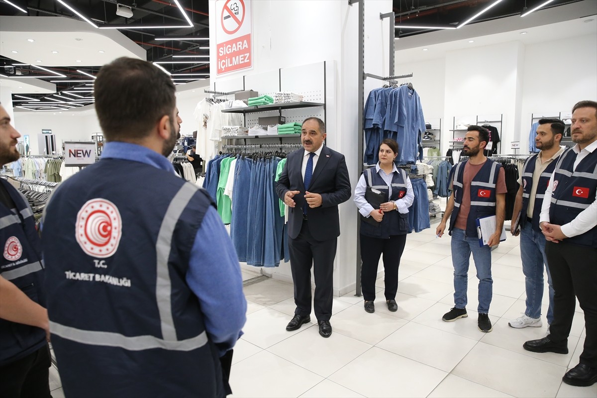 Diyarbakır'da Ticaret İl Müdürlüğü ekipleri, Kurban Bayramı öncesinde giyim mağazası ve...