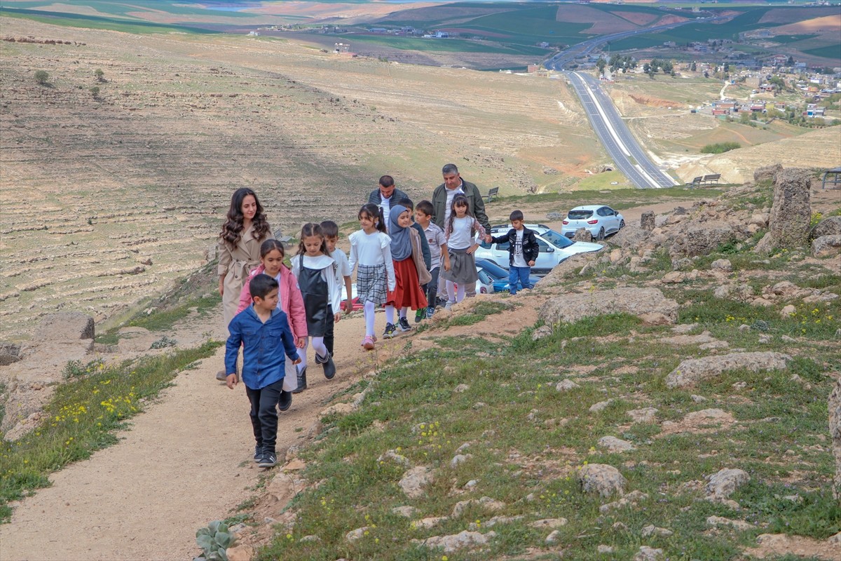 Diyarbakır'ın Çınar ilçesindeki Atatürk İlkokulu öğrencileri, kentin tarihi mekanlarının tanıtımı...