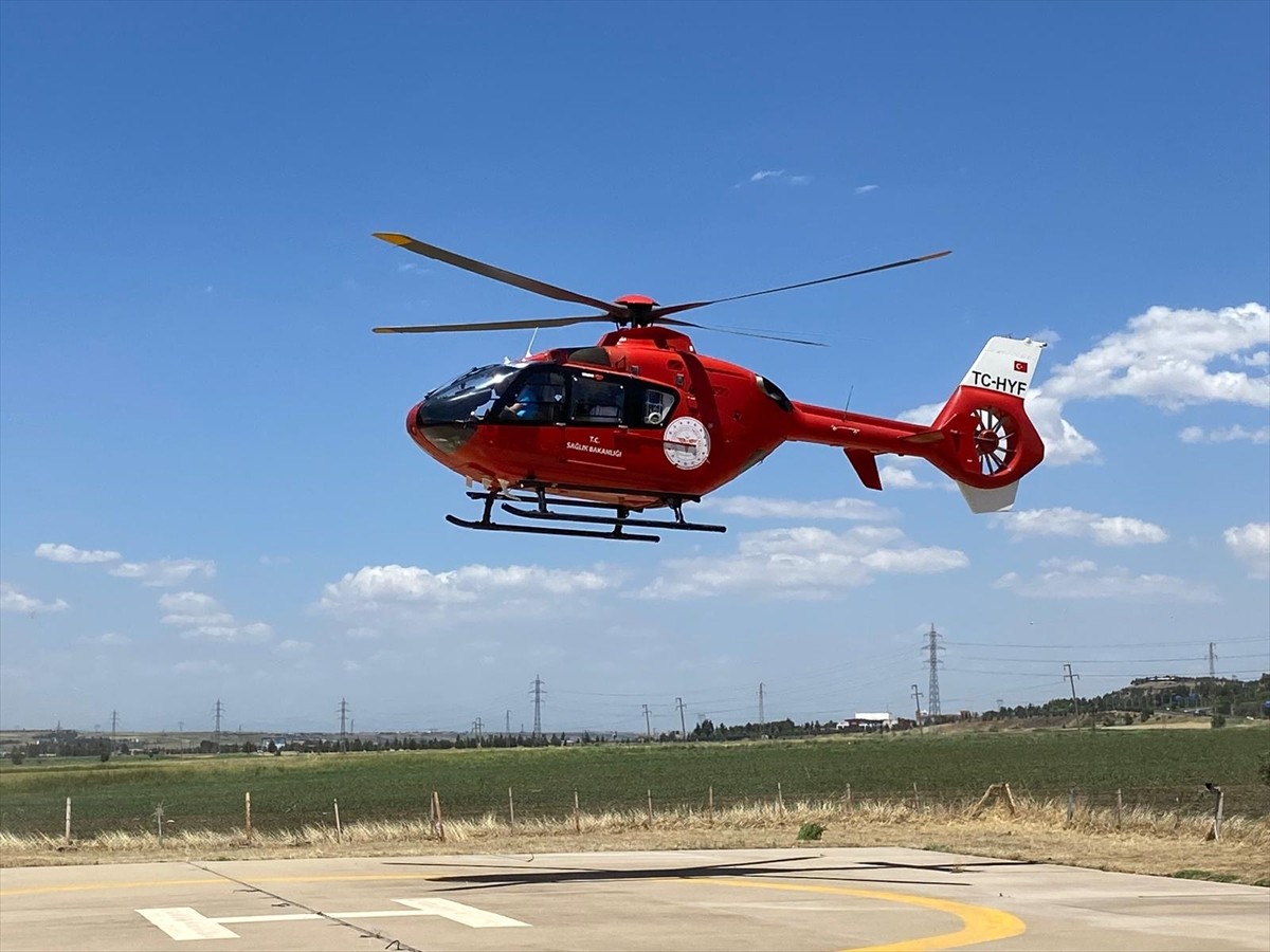 Diyarbakır'ın Kulp ilçesinde vücudunda yanık oluşan kişi ambulans helikopterle hastaneye...