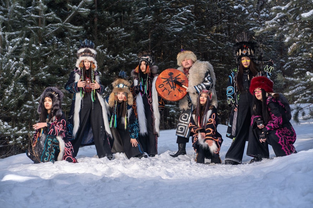 DJ ve prodüktör Ümmet Özcan, Sibirya'dan Otyken grubu (fotoğrafta) ile ilk kez İstanbul'da aynı...