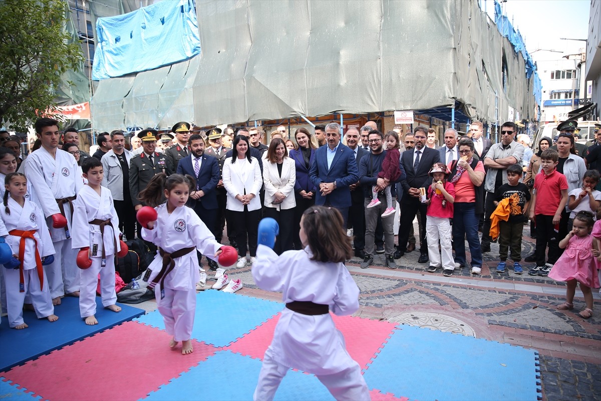 Edirne'de, 19 Mayıs Atatürk'ü Anma, Gençlik ve Spor Bayramı etkinlikleri kapsamında "Gençlik...