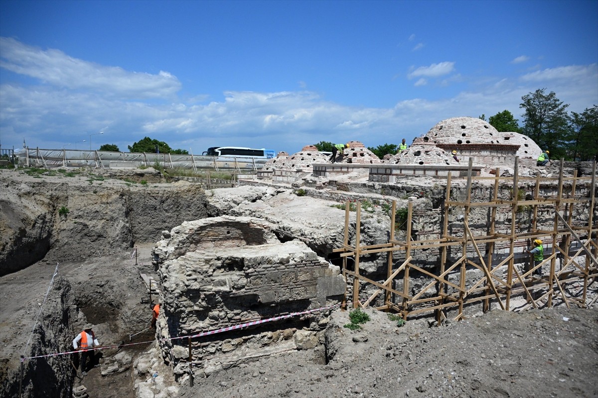 Edirne'de, erken dönem Osmanlı mimarisinin en önemli hamam örneklerinden olan Gazi Mihal...