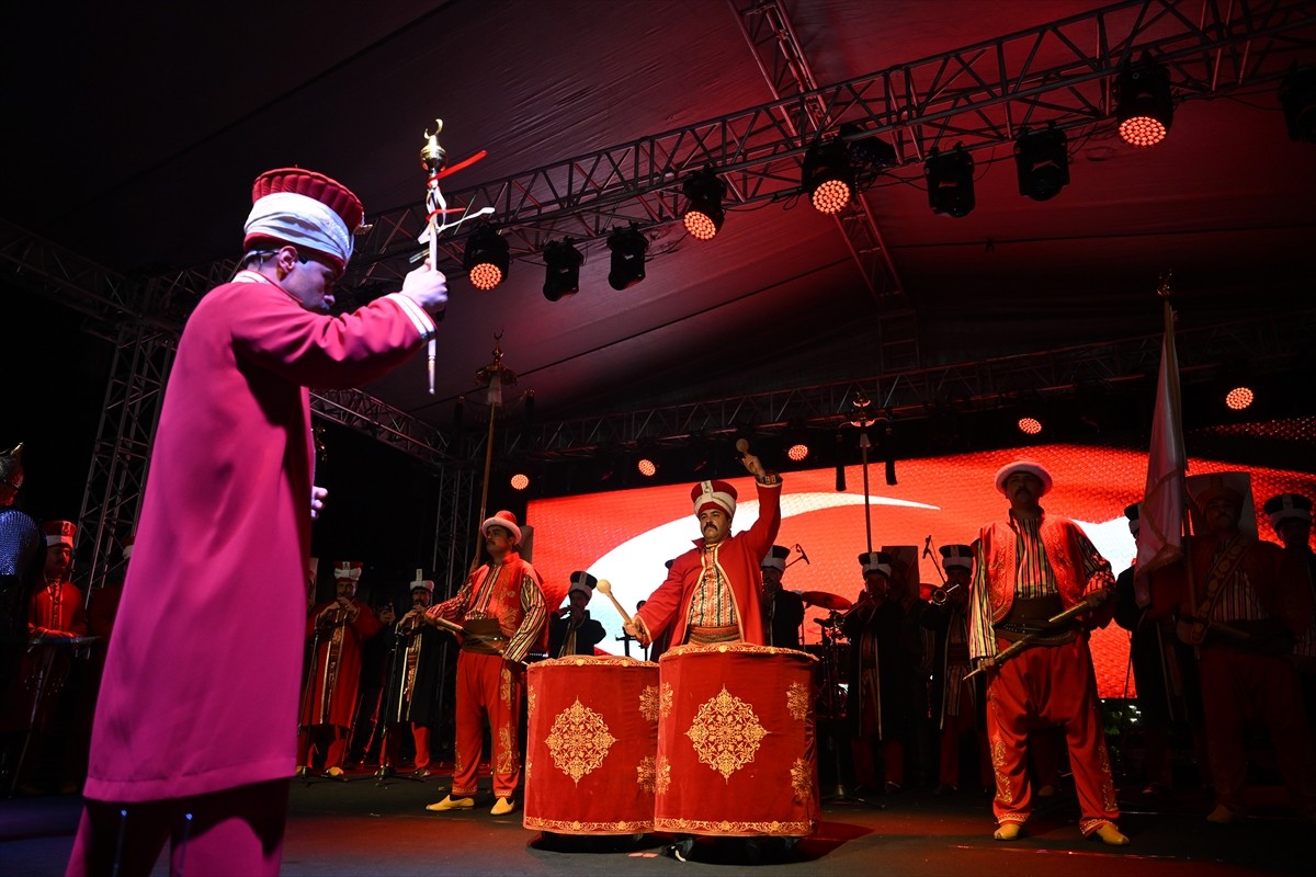 Edirne'de İstanbul'un fethinin 572. yıl dönümü etkinlikleri kapsamında düzenlenen "İstanbul'un...