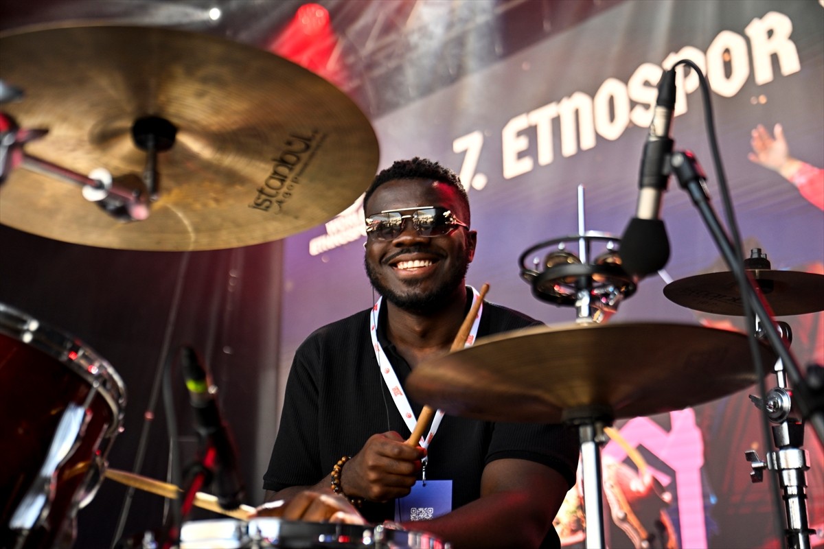 Eğitim amacıyla Türkiye’ye gelen 6 arkadaş tarafından kurulan Highlife Band müzik grubu, Dünya...