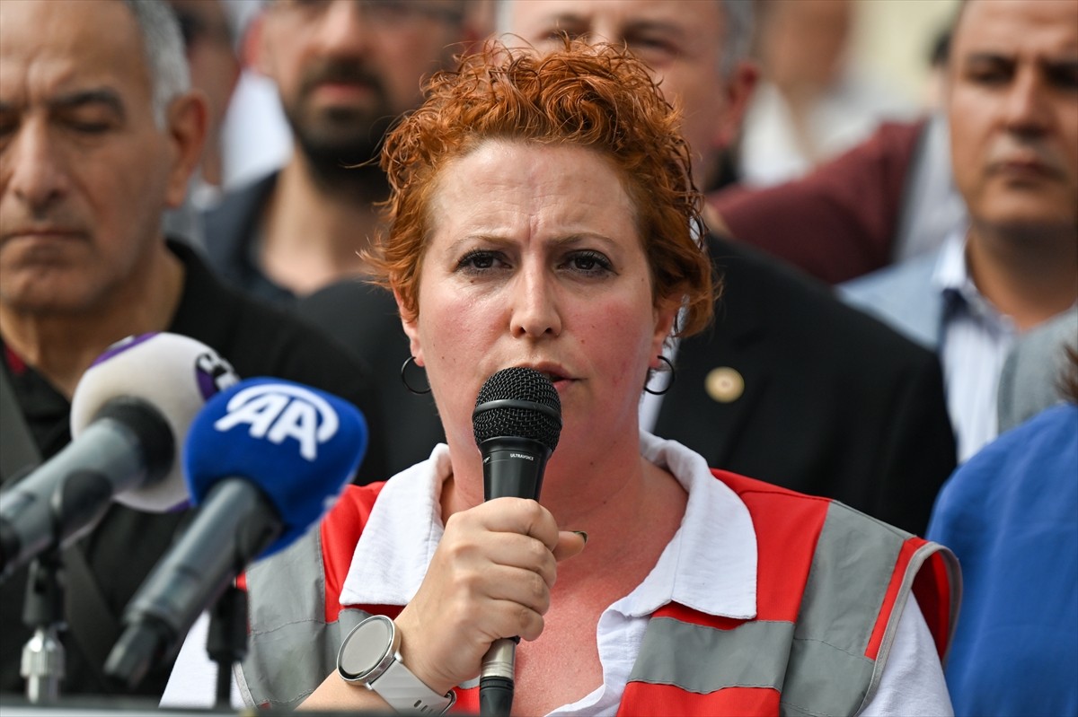 Emeklilikte Adalet Derneği (EMADDER) "kademeli emeklilik" hakkı talebiyle Ankara'da basın...