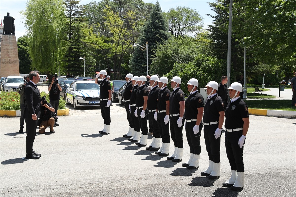 Enerji ve Tabii Kaynaklar Bakanı Alparslan Bayraktar, bazı programları dolayısıyla geldiği...