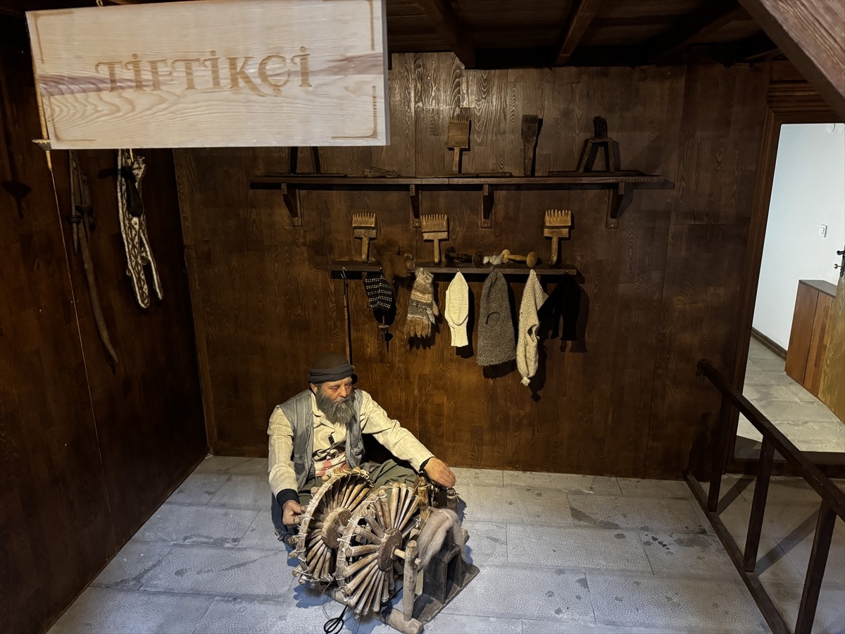 Erzurum'da 600 ilkokul öğrencisine, Müzeler Haftası kapsamında unutulmaya yüz tutmuş mesleklerin...