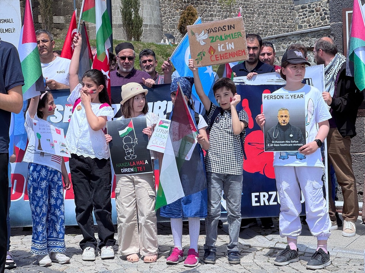 Erzurum'da hekim ve sağlıkçılar, İsrail'in Gazze'ye yönelik saldırılarını protesto etmek ve zulme...