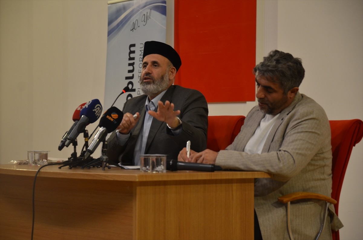 Filistinli Alimler Birliği Başkanı Nevvaf Tekruri (solda), Konya Sivil Toplum Kuruluşları...