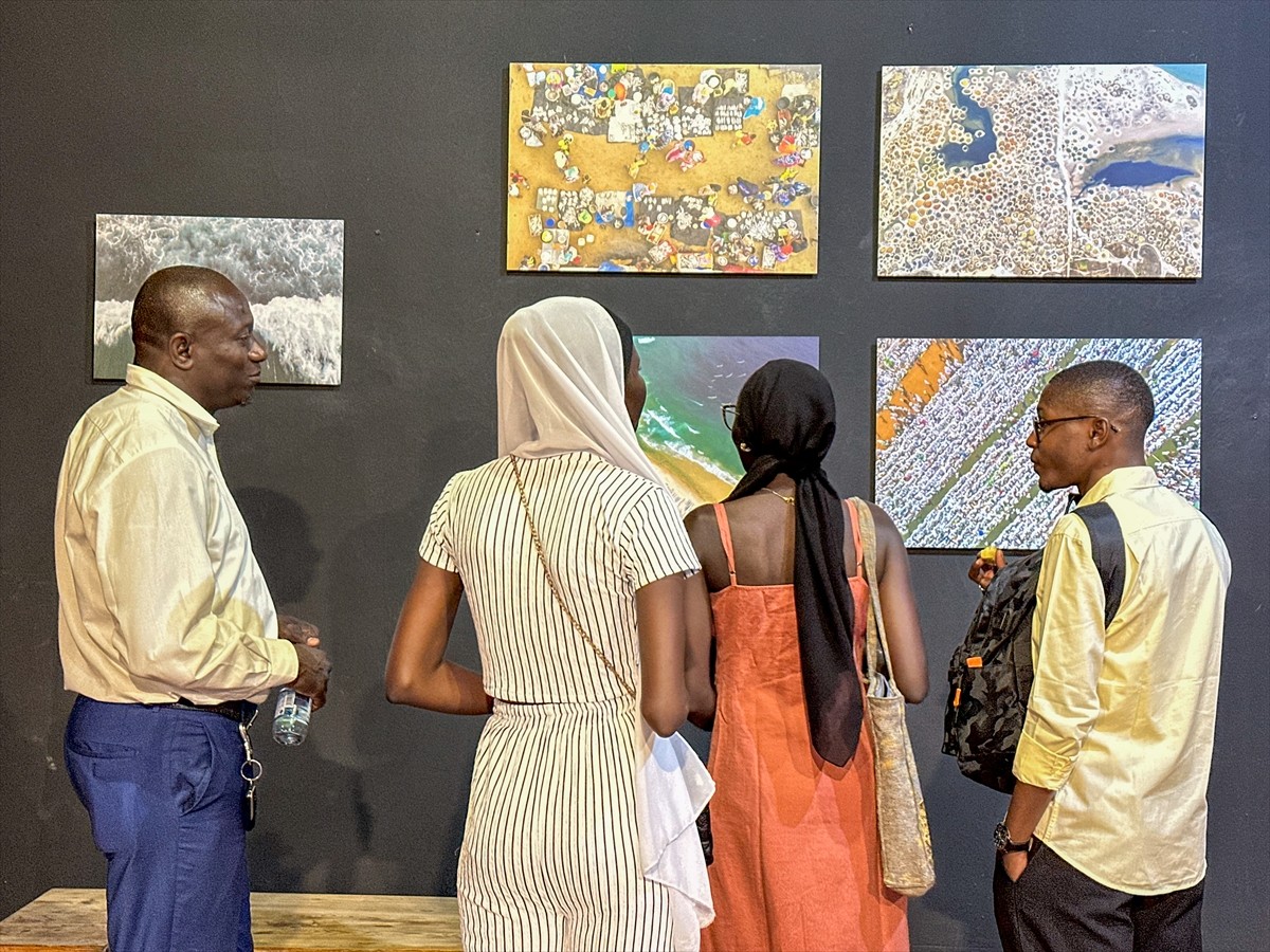 Foto muhabiri Cem Özdel, "Saint-Louis Fotoğraf Müzesinde (MUPHO)" fotoğraf sergisi açtı. Özdel'in...