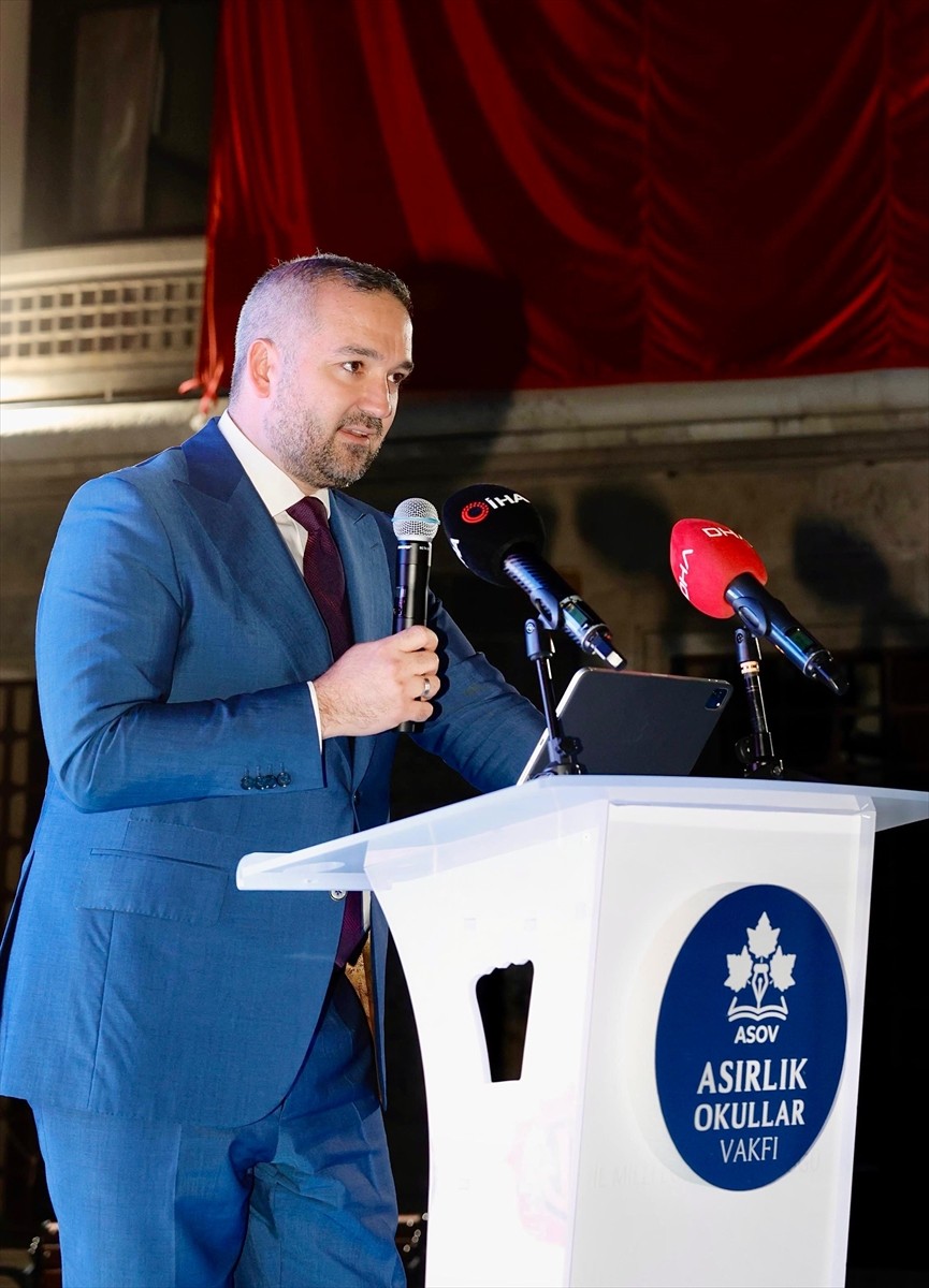 Galatasaray Lisesi, Çapa Fen Lisesi, Cağaloğlu Anadolu Lisesi, Pertevniyal Lisesi, Vefa Lisesi...