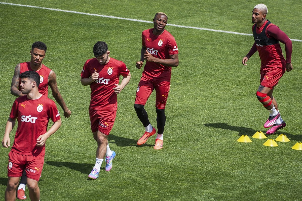 Galatasaray, Trendyol Süper Lig'in 37. haftasında Göztepe ile yapacağı maçın hazırlıklarını...